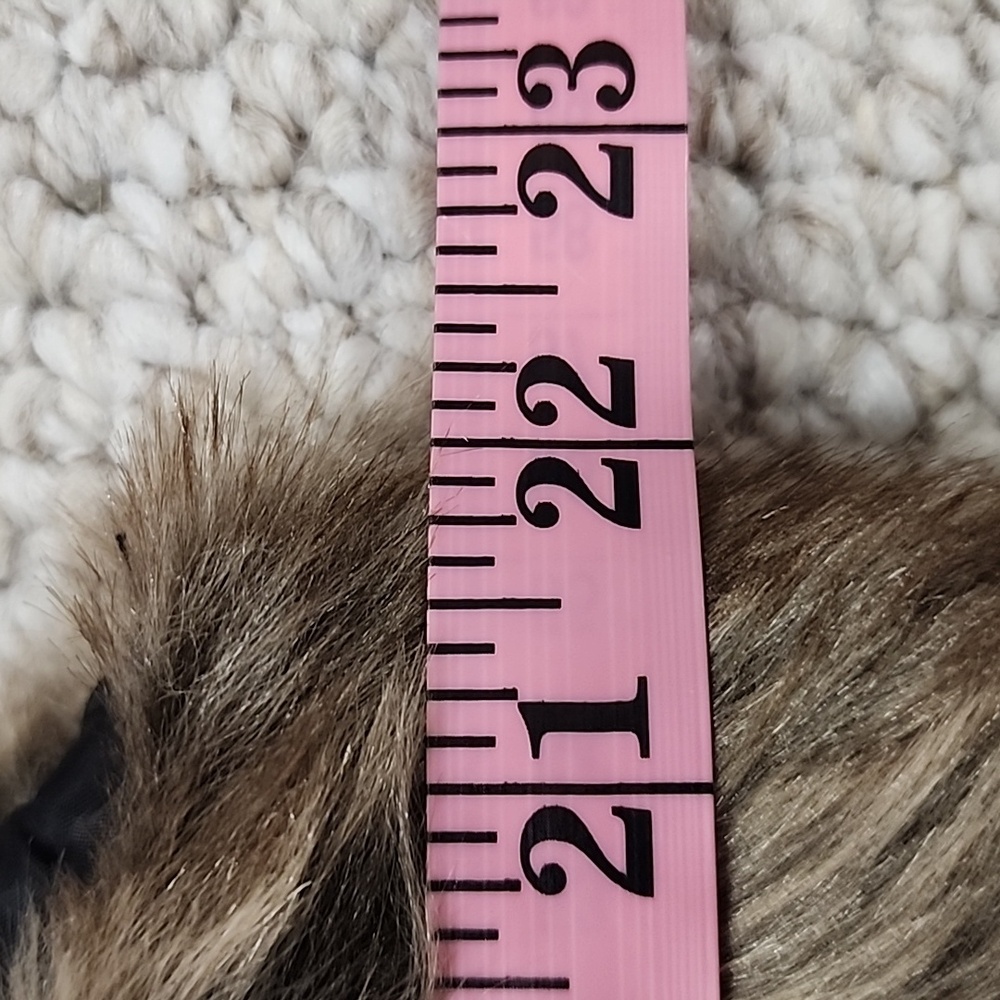 Faux Fur Hooded Vest - Picture 11 of 16